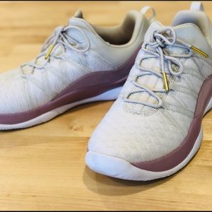 Women’s Jordan Shoes 8.5